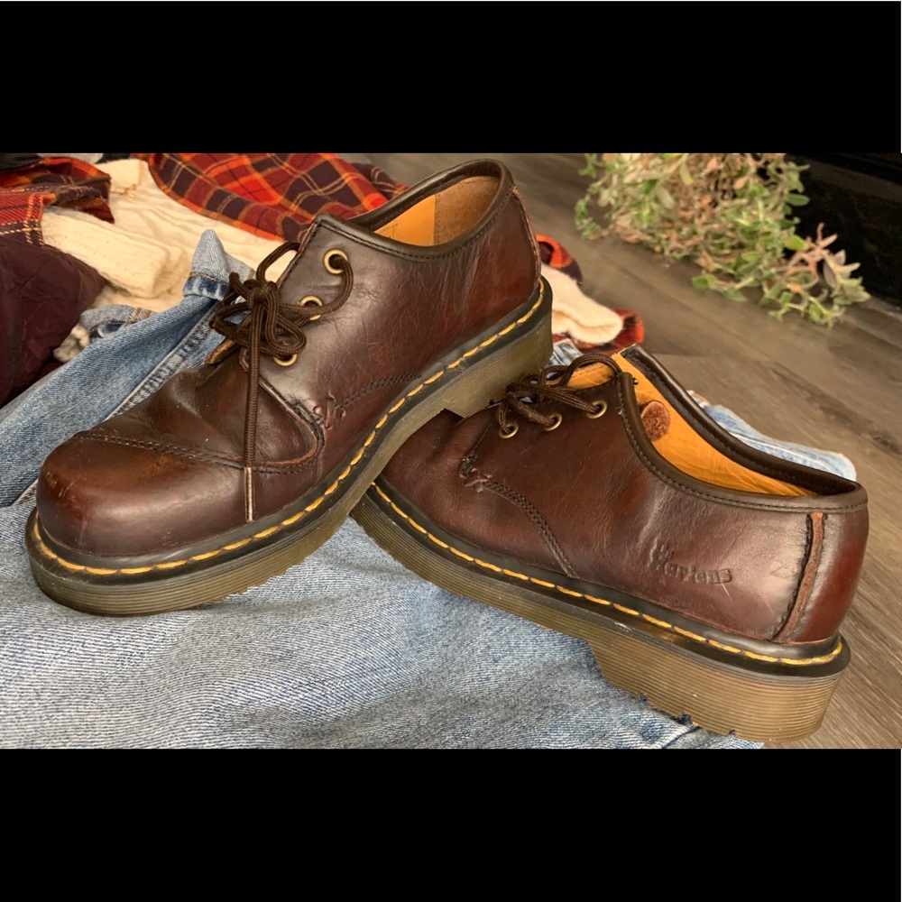 Vintage Dr.Martens casual shoe cross toe detail